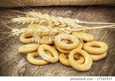 Bagels with cereal ears on wooden table 27585937