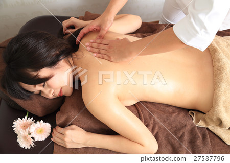 接受美學的女人的背部 接受美學的女人的背部 27587796