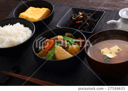 Japanese food 27589633