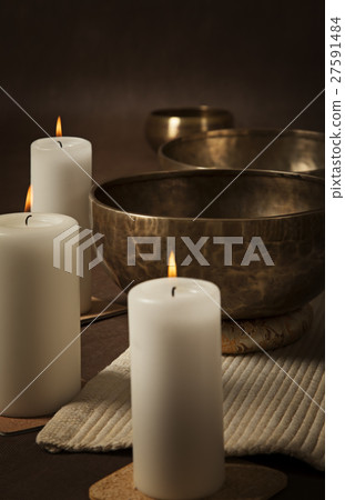 Tibetan singing bowls with candles 27591484