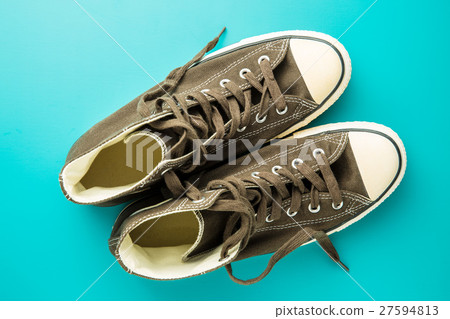 The vintage sneakers. 27594813