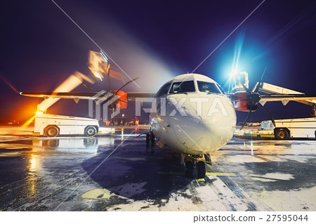 Deicing of the airplane 27595044