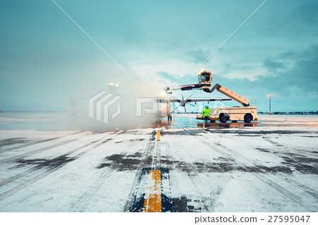 Deicing of the airplane 27595047