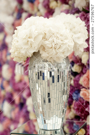 Sparkling vase with white hydrangeas Sparkling vase with white hydrangeas 27596767