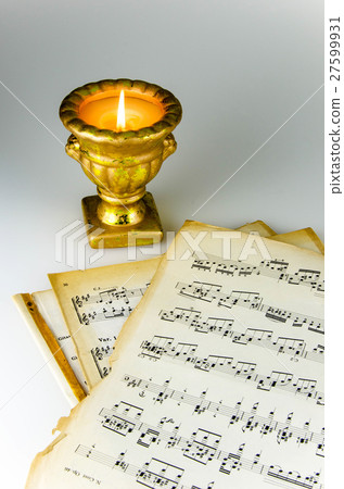 Old score and candle 27599931