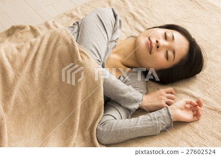 young woman young woman 27602524