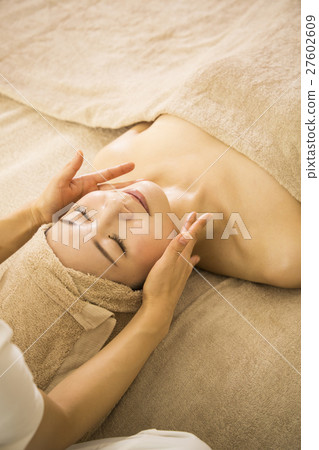 年輕的女士 27602609
