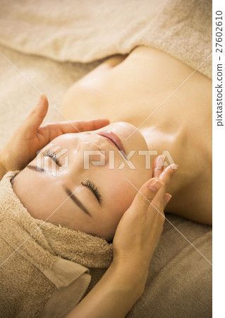 young woman      27602610