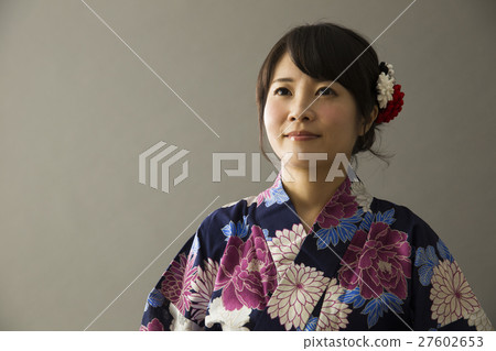 young woman      27602653