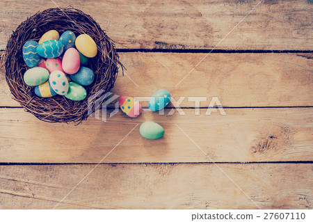 Colorful easter egg in the nest on wood background 27607110