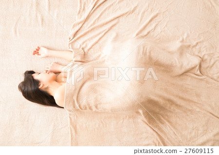 young woman young woman 27609115