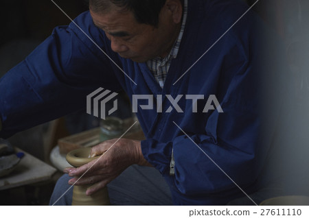 Ceramic artist Portrait Ceramic artist Portrait 27611110