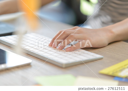 female left-hand typing on bluetooth keyboard 27612511