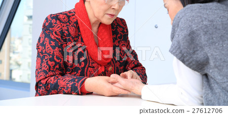 Fortune teller seeing the hands 27612706