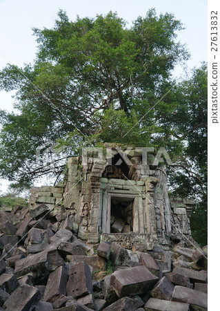 Ben Melia ruins 27613832