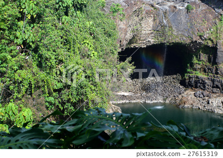 Rainbow Falls, Big Isalnd, Hawaii.. Rainbow Falls, Big Isalnd, Hawaii.. 27615319