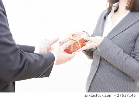 Valentine's Day gift Christmas gift hand delivery parts cut body parts hand at hand Valentine's Day gift Christmas gift hand delivery parts cut body parts hand at hand 27617148