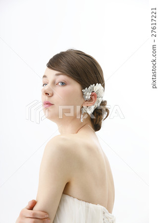 Bridal beauty shot Foreign women's ear cuff Bridal beauty shot Foreign women's ear cuff 27617221