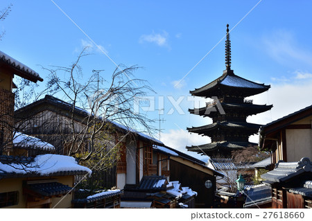 Yasaka tower Winter scene Yasaka tower Winter scene 27618660