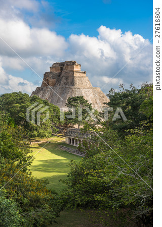 Pyramid of the Magician in Uxmal, Yucatan, Mexico Pyramid of the Magician in Uxmal, Yucatan, Mexico 27618804