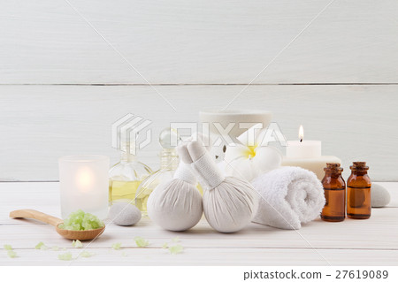 beautiful composition of spa treatment on wooden b 27619089