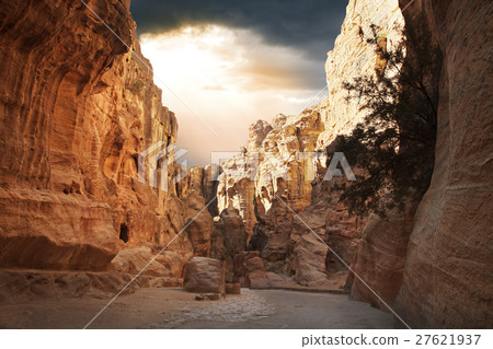 Inside Siq Inside Siq 27621937