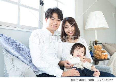 年輕三口之家，寶貝 27623066