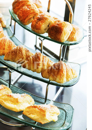Bread for breakfast 27624245