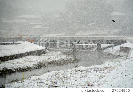 Meanuma paddy: a bridge over the Kataya Shinda Kataya River in Snow Meanuma paddy: a bridge over the Kataya Shinda Kataya River in Snow 27624960