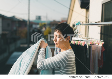 drying a futon, housekeeping, person 27625069