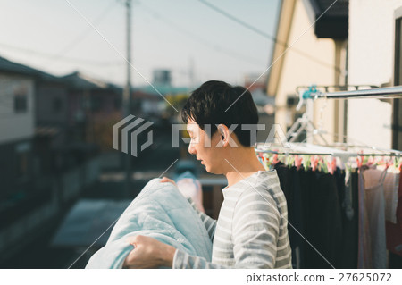 drying a futon, gents, male 27625072