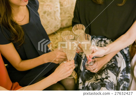 酒店女孩協會香檳吐司 27632427