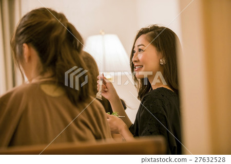 Hotel girls party party meal Hotel girls party party meal 27632528