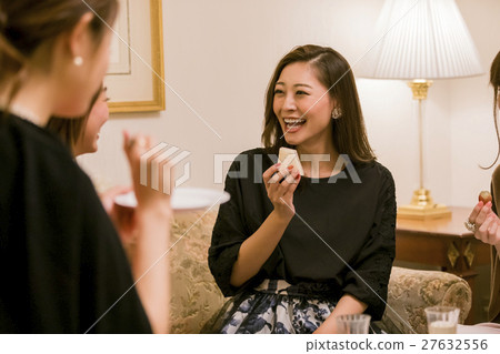Hotel girls party party meal Hotel girls party party meal 27632556