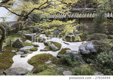 Japanese garden 27634444
