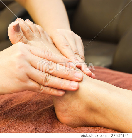 reflexology foot massage, spa foot treatment 27637355