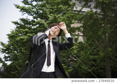 Business businessman male heat stroke sunstroke heat stroke illness overwork fatigue fatigue Commute work attendance attendance 27640810