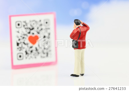 QR code shooting 27641233