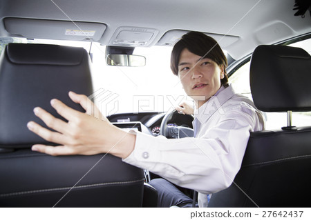 企業駕駛汽車司機建築建築房地產通勤出勤司機男商人 27642437