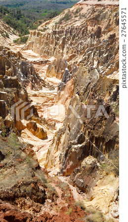 Ankarokaroka canyon in Ankarafantsika, Madagascar Ankarokaroka canyon in Ankarafantsika, Madagascar 27645571