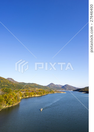 宮城縣最大的西新宿大壩的自然休閒公園77種從船上看777棵樹的秋葉令人驚訝的藍天對比 27646400