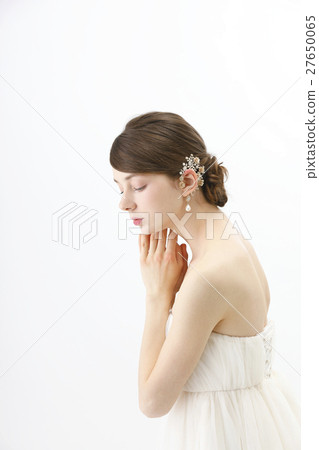 Bridal beauty shot Foreign women wedding ear cuff 27650065