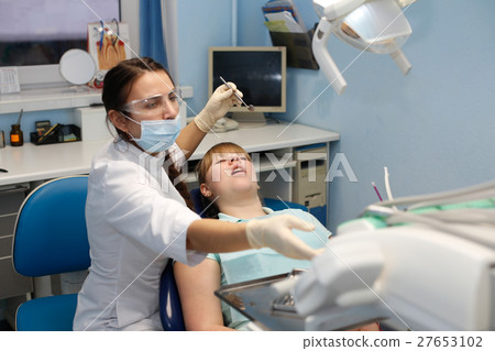 Patient at a reception at the dentist Patient at a reception at the dentist 27653102
