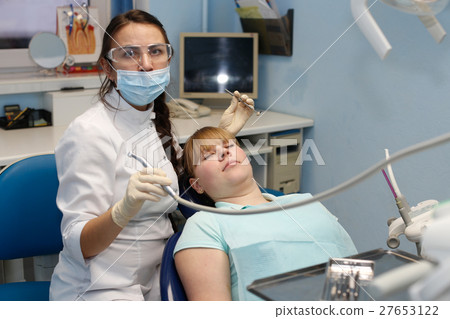 Patient at a reception at the dentist Patient at a reception at the dentist 27653122