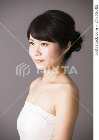 young woman young woman 27658082