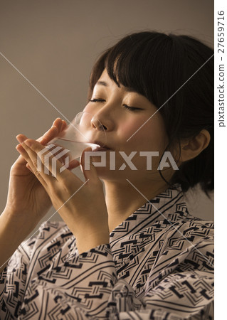 年輕的女士 年輕的女士 27659716