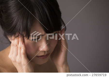 young woman young woman 27659719