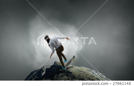 Girl ride skateboard 27661148