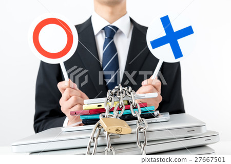 Businessman, information management image, check Businessman, information management image, check 27667501