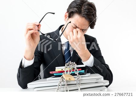 Businessman, information management image, fatigue Businessman, information management image, fatigue 27667721